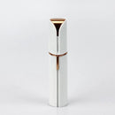 Removedor-Eletrico-Portatil-Indolor-USB-branco-ilustracao-na-mesa