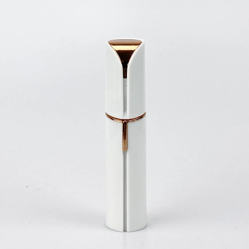 Removedor-Eletrico-Portatil-Indolor-USB-branco-ilustracao-na-mesa