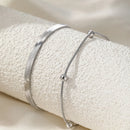 Tornozeleira-Feminina-Minimalista-em-Aço-Inoxidável-prata-em-exposição